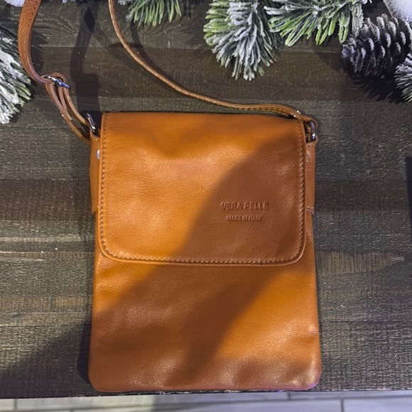 Vera Pelle Brown Messenger Bag with High-Quality Leather and Classic Design - Picture 1 of 4